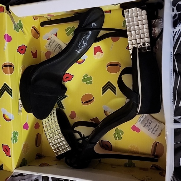 Lemon Drop by Privileged Women's size 9 Shoe - Picture 2 of 4